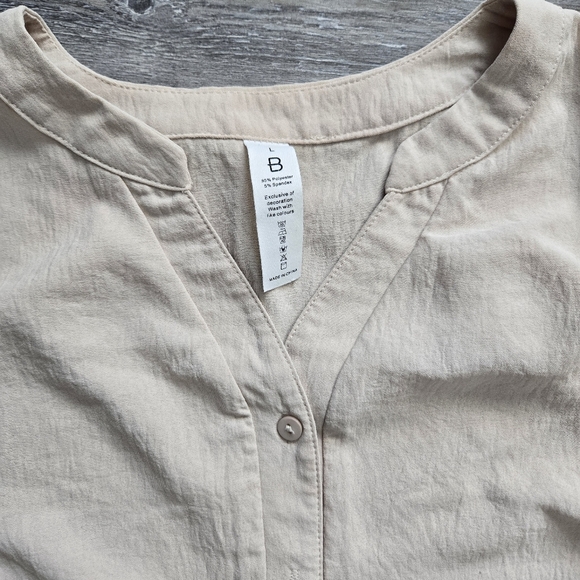 Women's Cream Short Sleeve Top - Picture 3 of 4